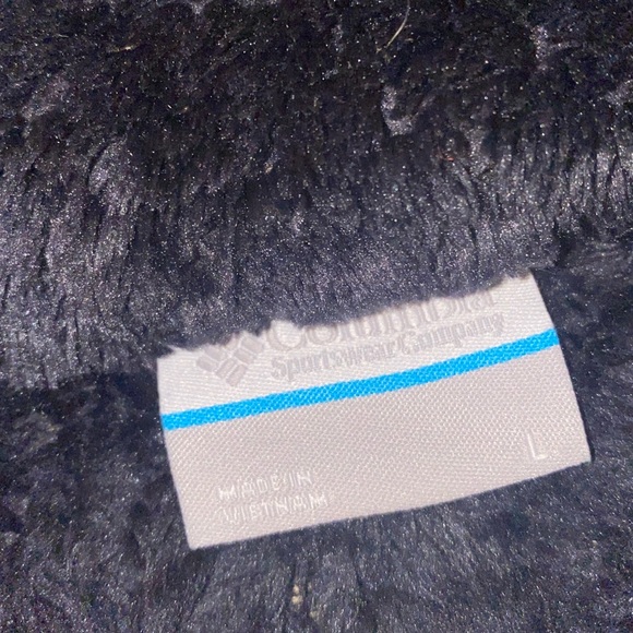 Women’s Columbia Fuzzy Jacket - Picture 3 of 3